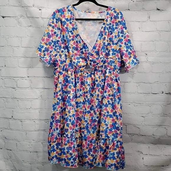 Shein All Over Floral Print Front Twist Front Cut Out Dress Plus Size 3x - Picture 1 of 8
